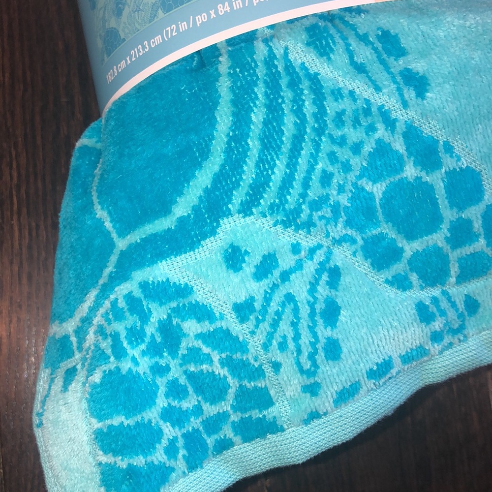 Beach towel for two turquoise turtle print new in package - Picture 3 of 4